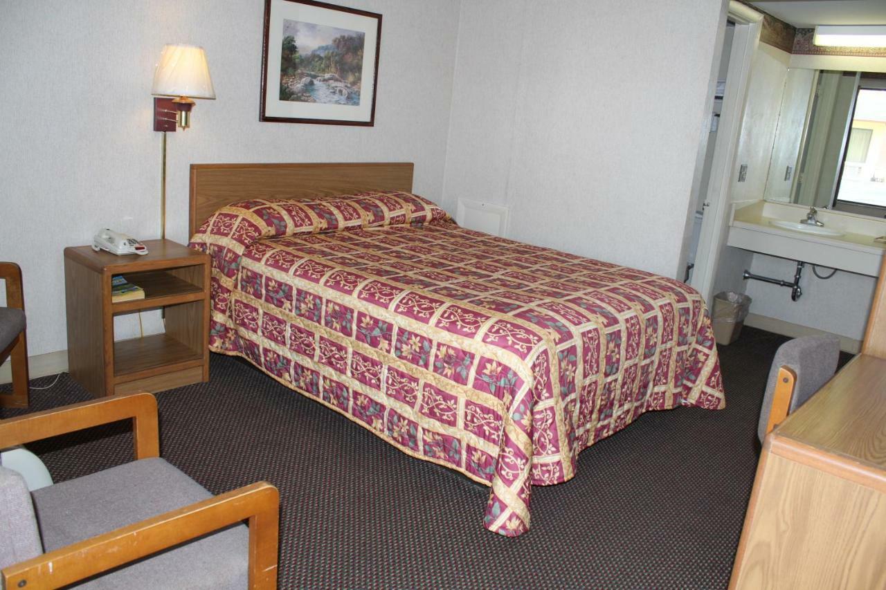 Budget Host Inn Bristol Esterno foto