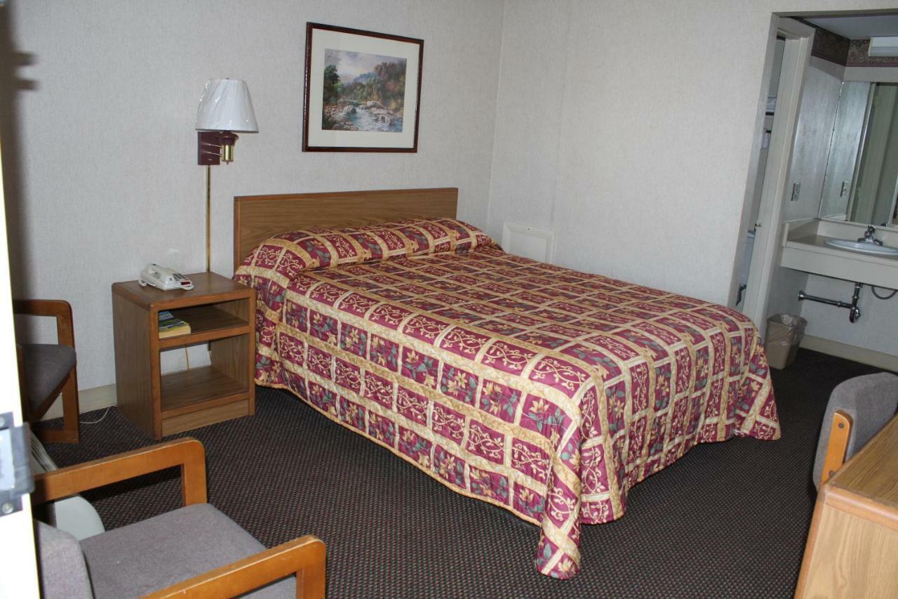 Budget Host Inn Bristol Esterno foto