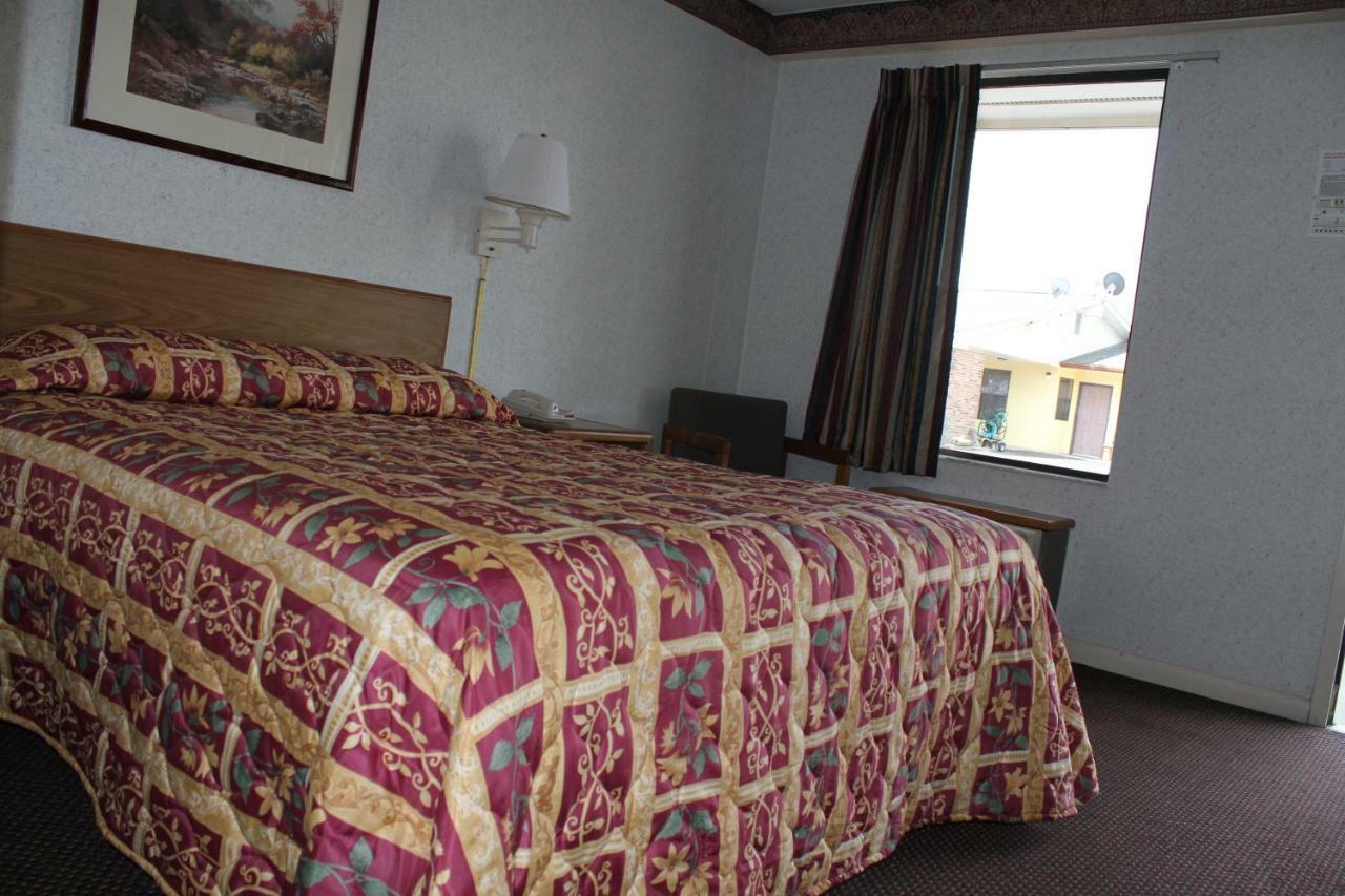 Budget Host Inn Bristol Esterno foto