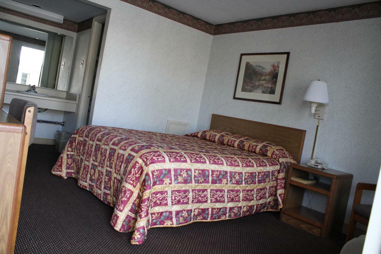 Budget Host Inn Bristol Esterno foto