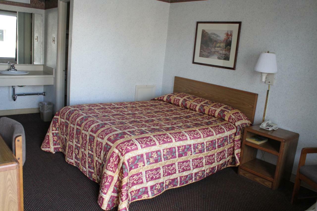 Budget Host Inn Bristol Esterno foto